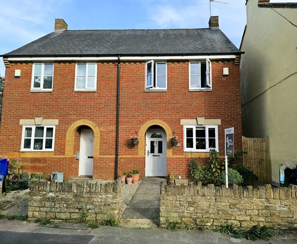 Manor Road, Brackley 3 bed semidetached house for sale £320,000