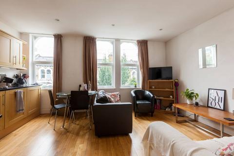 2 bedroom flat to rent - Plato Road, Brixton, London, SW2