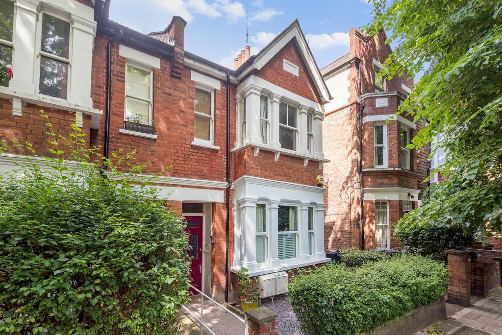 Thorney Hedge Road, Gunnersbury, London, W4 3 bed flat to rent £2,800