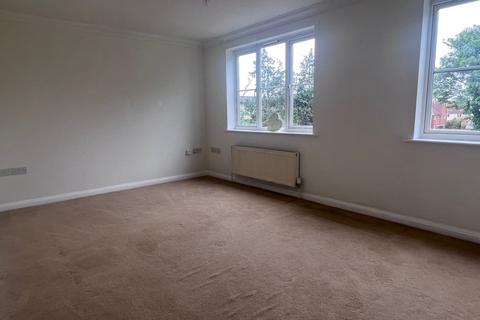 2 bedroom flat to rent, Carlisle Road, Romford