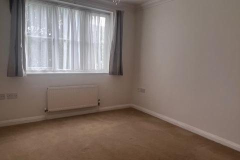 2 bedroom flat to rent, Carlisle Road, Romford