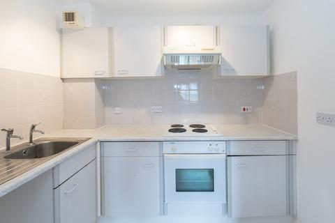 1 bedroom flat for sale - Bartholomew Court, South Street, Dorking