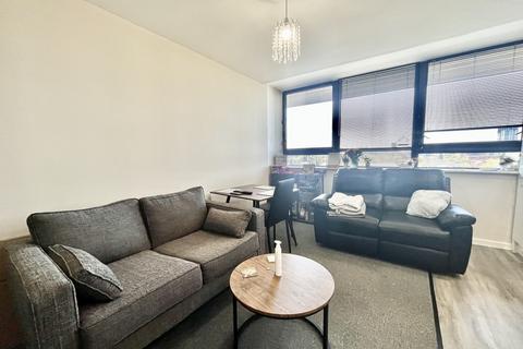 1 bedroom apartment to rent, Sandringham House, Salford