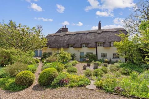 5 bedroom character property for sale, The Green, Edlesborough, Buckinghamshire