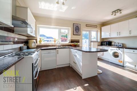 4 bedroom terraced house for sale - Grenfell Avenue, Hornchurch, RM12