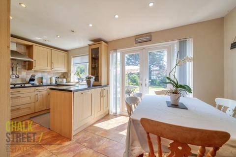 128 Amery Gardens, Romford, RM2 6RR