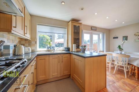 128 Amery Gardens, Romford, RM2 6RR