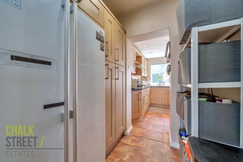 128 Amery Gardens, Romford, RM2 6RR