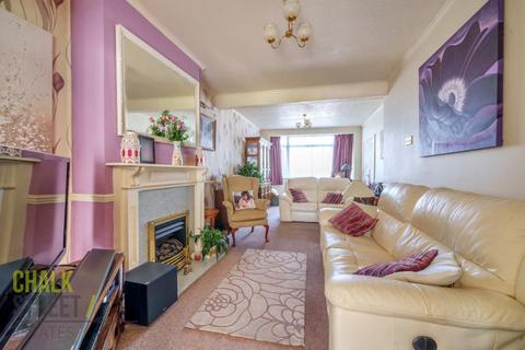 128 Amery Gardens, Romford, RM2 6RR