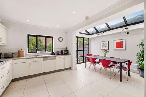 59 Weston Park, London, N8 9SY