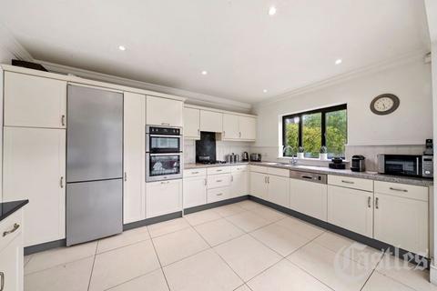 59 Weston Park, London, N8 9SY