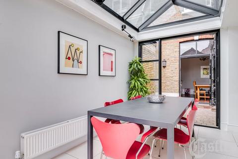 59 Weston Park, London, N8 9SY