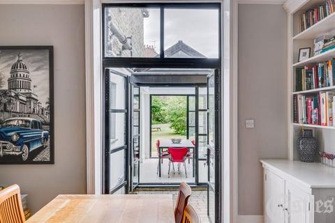 59 Weston Park, London, N8 9SY