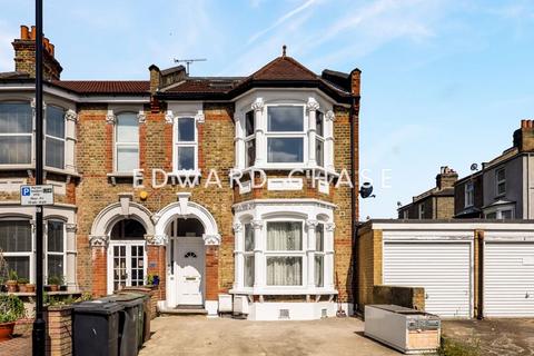 4 bedroom duplex to rent - Chelmsford Road, London, E11