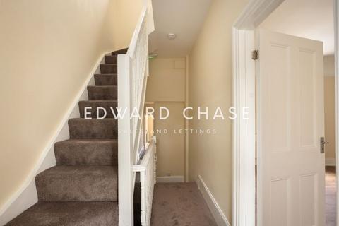 4 bedroom duplex to rent - Chelmsford Road, London, E11