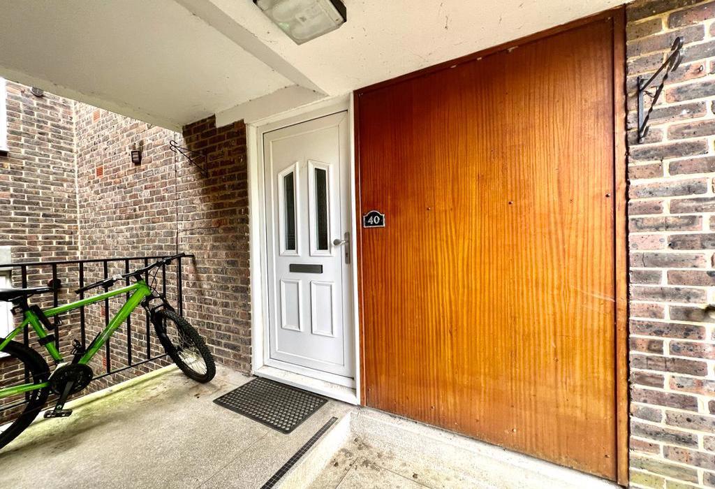 Willowfield, Harlow, Essex 2 bed apartment for sale £200,000