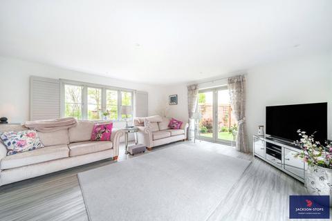 4 bedroom house for sale, Bridge Road, Cosgrove, Northamptonshire, MK19