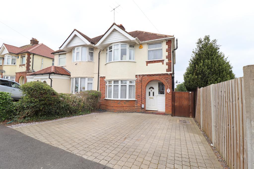 Somerset Avenue, Round Green, Luton... 3 bed semidetached house £340,000