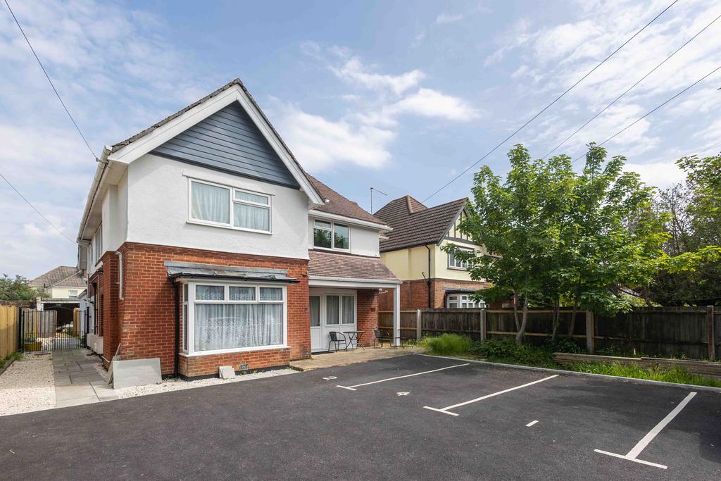 Lowther Road, Bournemouth 1 bed flat £750 pcm (£173 pw)