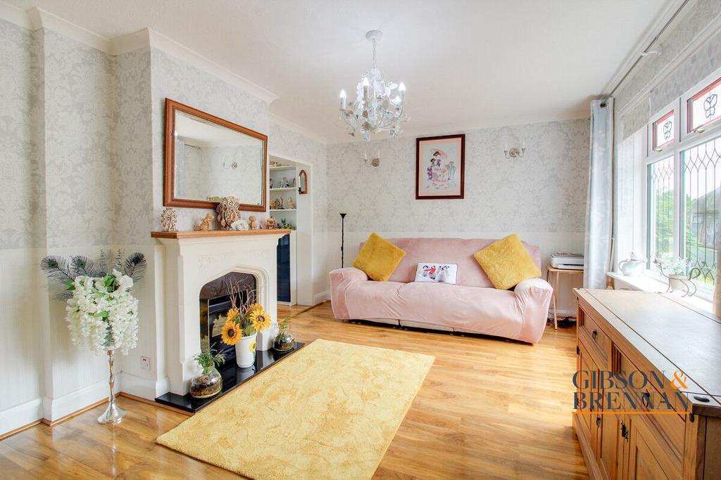 Pendle Drive, Basildon, SS14 2 bed terraced house for sale £325,000