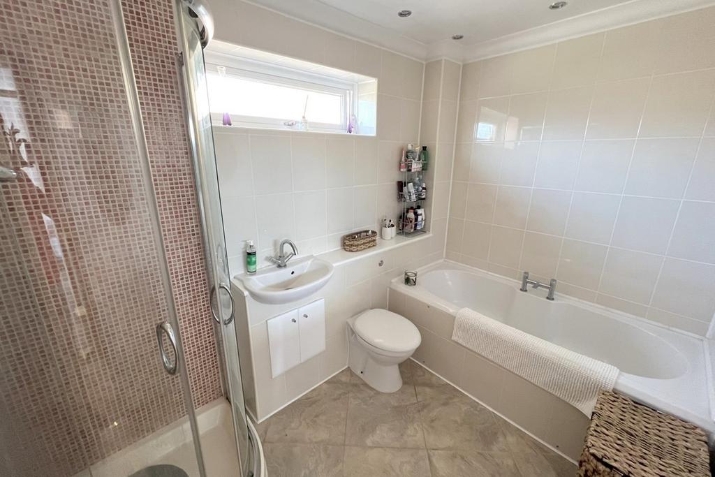 4-piec bathroom