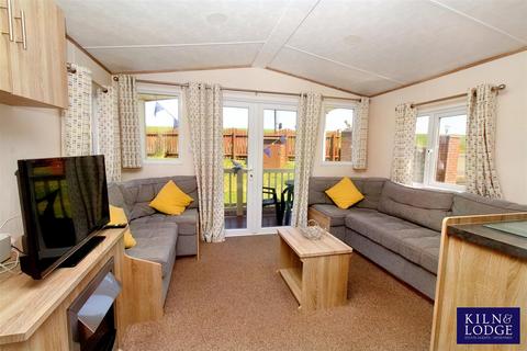 2 bedroom chalet for sale - Seasalter Holiday Estate, Faversham Road, Seasalter, Whitstable