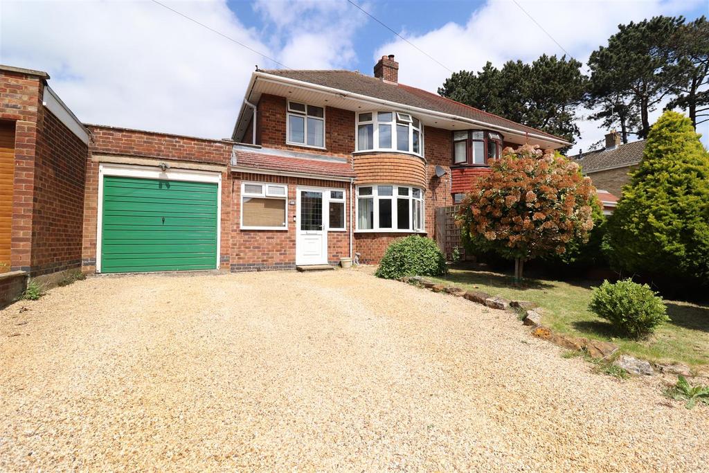 Oaklands Drive, Westone, Northampton 3 bed semidetached house for sale
