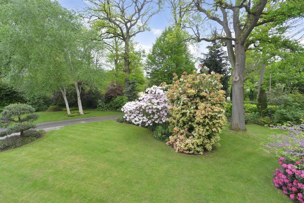 Mark Way, Godalming 4 bed detached house for sale £1,800,000