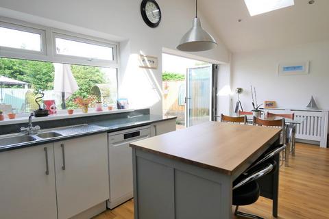 68 Beechwood Drive, Penarth, CF64 3QZ