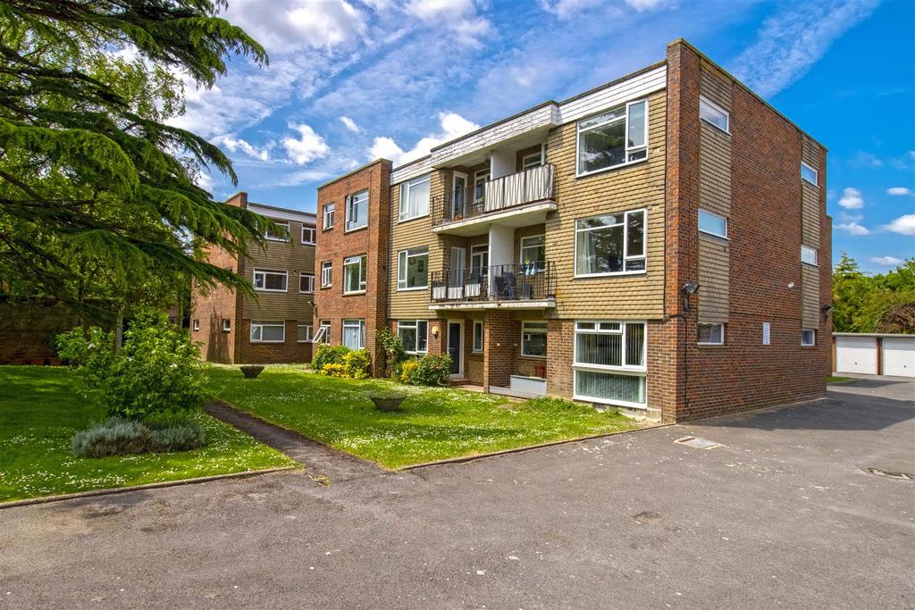 Clifton Road, Worthing 1 bed flat for sale £180,000