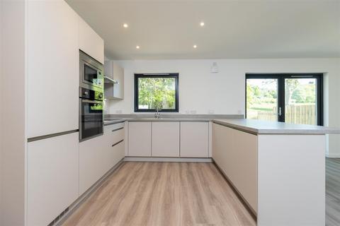 28 Airlie View, Alyth, Blairgowrie, PH11 8BF