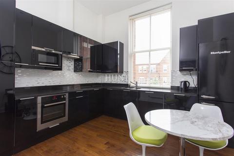 4 bedroom apartment for sale, Kensington House, Repton Park, IG8