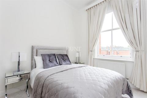 4 bedroom apartment for sale, Kensington House, Repton Park, IG8