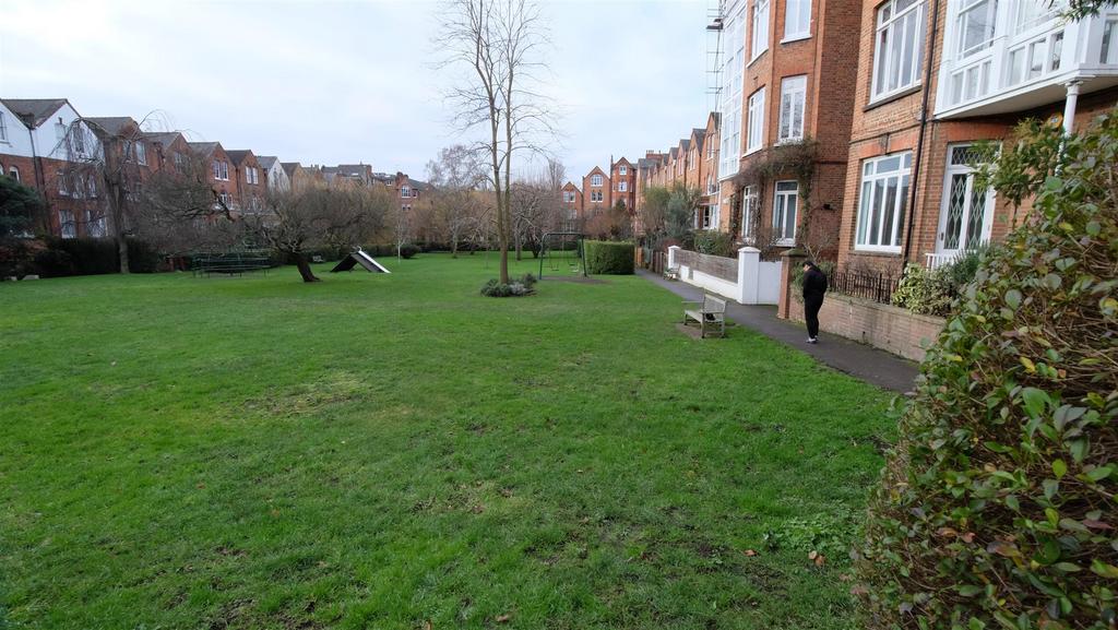 Canfield Gardens, South Hampstead NW6 Studio £1,350 pcm (£312 pw)