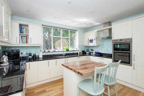 11 The Chenies, Petts Wood, Orpington, BR6 0ED
