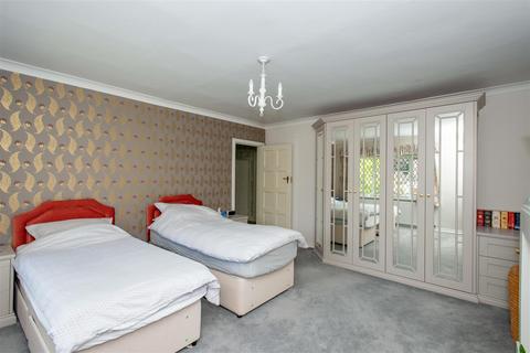 11 The Chenies, Petts Wood, Orpington, BR6 0ED