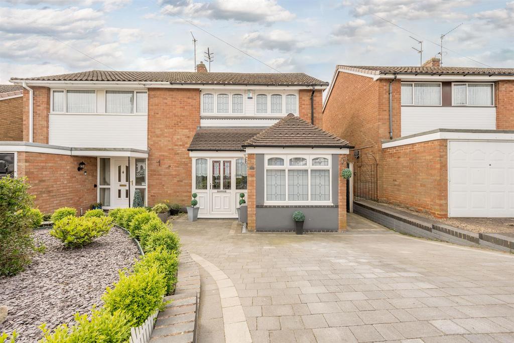 Rodway Close, Brierley Hill, DY5 2NB 3 bed semidetached house for sale