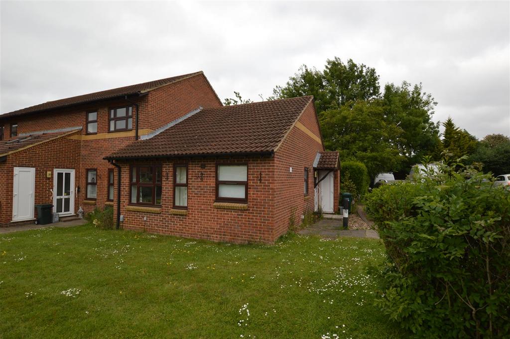 Cherwell Close, Croxley Green 2 bed semidetached bungalow for sale £