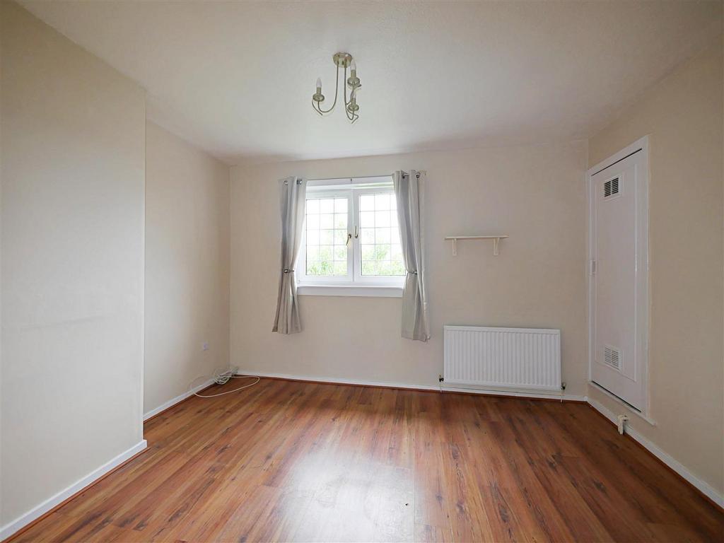 Hillhead Road, Kirkintilloch, Glasgow 2 bed flat £695 pcm (£160 pw)
