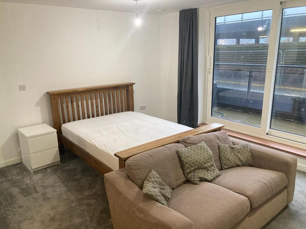 Davaar House, Ferry Court, Cardiff Studio to rent £800 pcm (£185 pw)