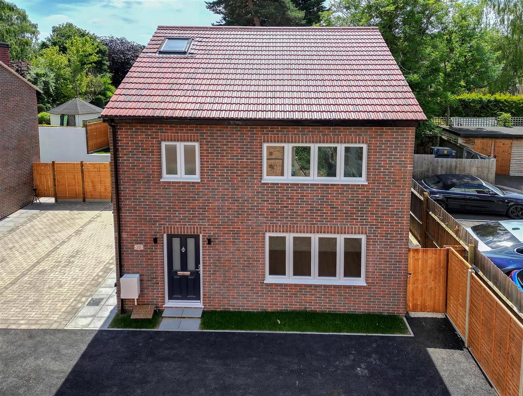 Rookwood Gardens, London E4 4 bed house for sale £887,500