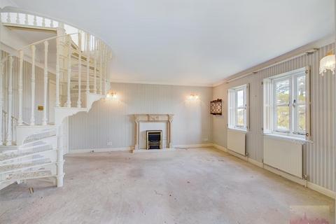 2 bedroom flat for sale, The Garlands, Harrow on The Hill