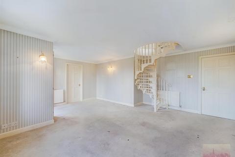 2 bedroom flat for sale, The Garlands, Harrow on The Hill