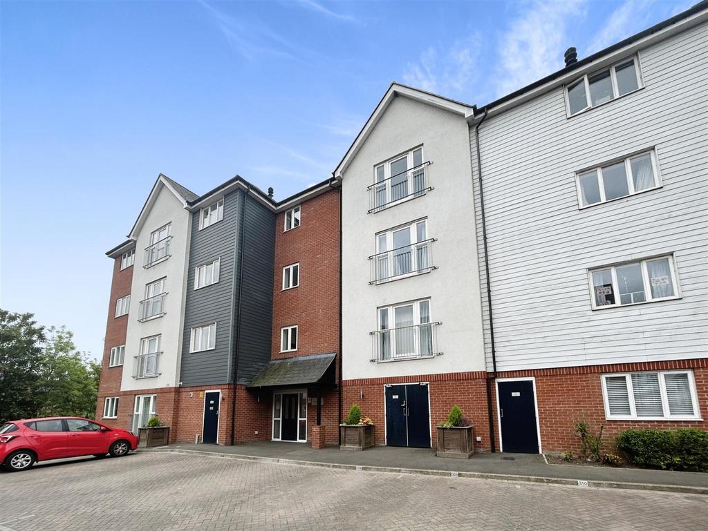 Westwood Drive, Canterbury 2 bed apartment £260,000