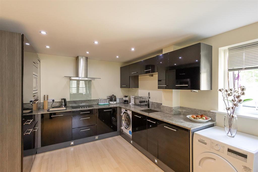 Elmfield Square, Gosforth, Newcastle... 2 bed flat £275,000