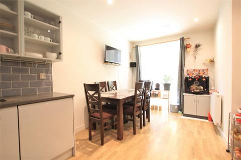 7 Clarke Avenue, Hounslow, TW3 4FE