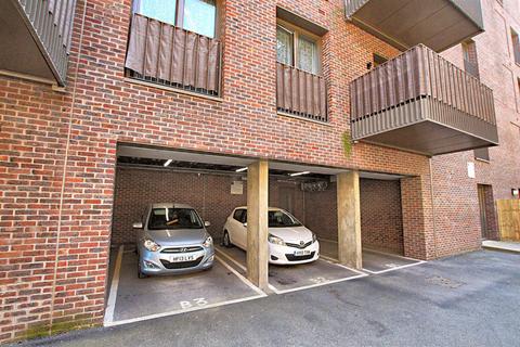 7 Clarke Avenue, Hounslow, TW3 4FE