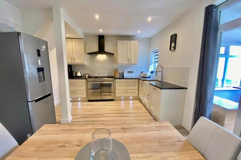 93 Broad Oak, Linthwaite, Huddersfield, HD7 5TE