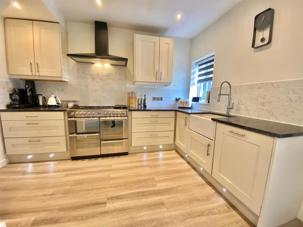 Kitchen3.jpg