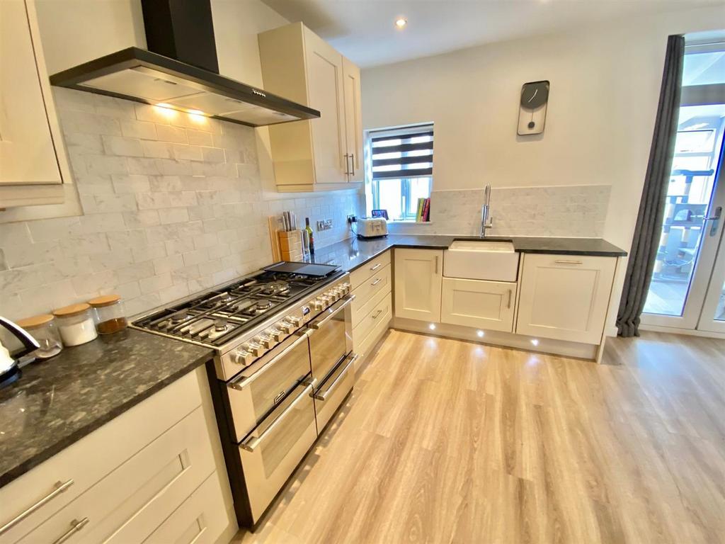 Kitchen4.jpg